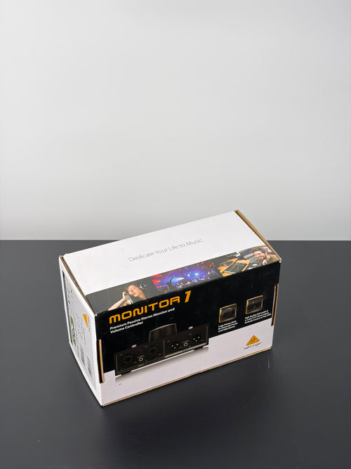 Behringer Monitor1