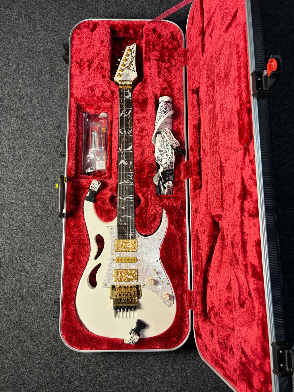 Ibanez PIA3761