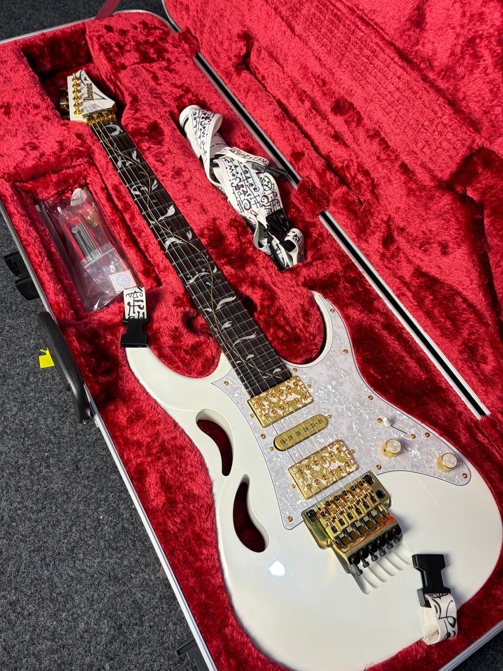 Ibanez PIA3761