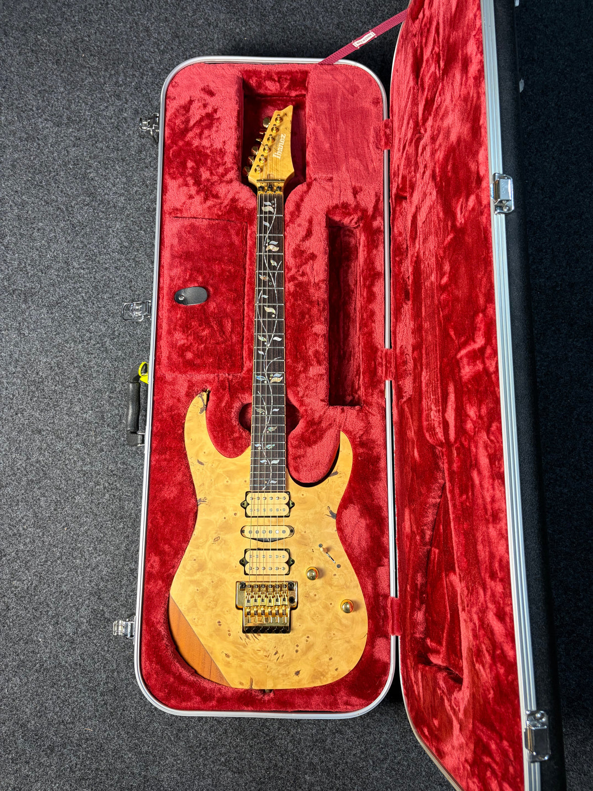 Ibanez RG8570BB