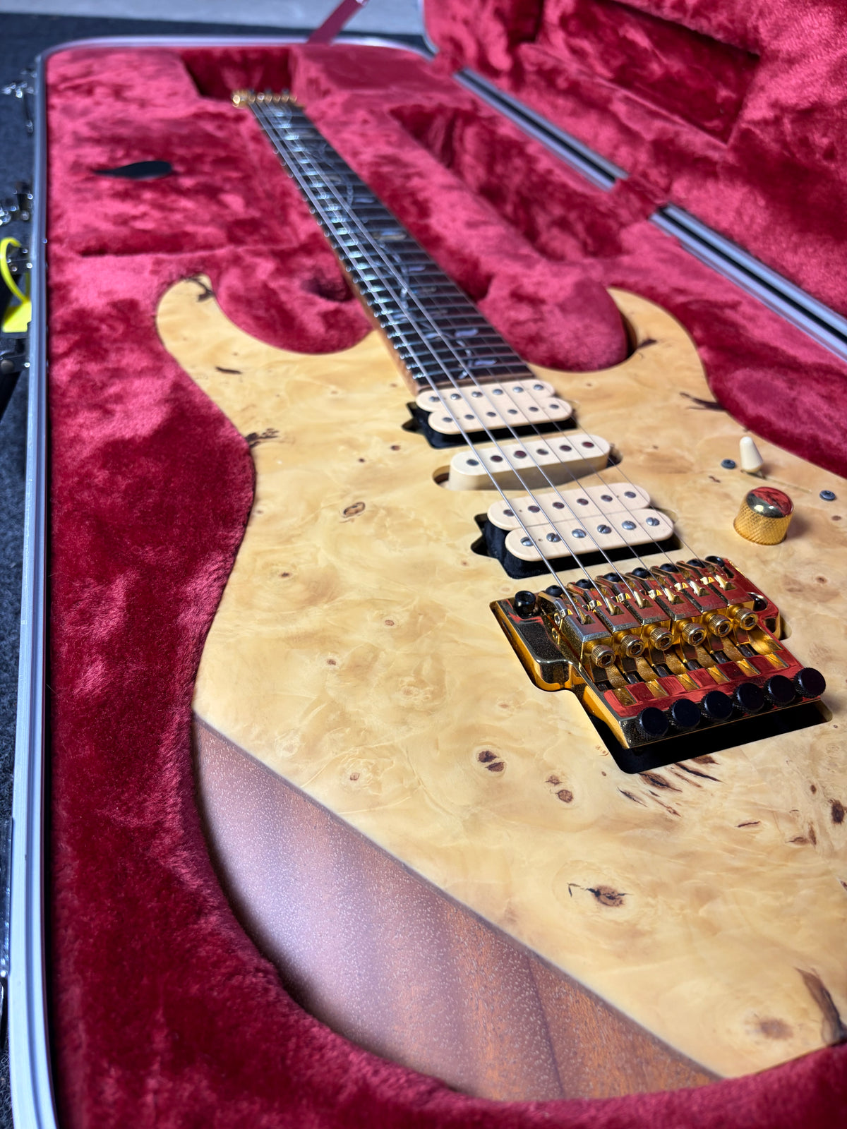 Ibanez RG8570BB